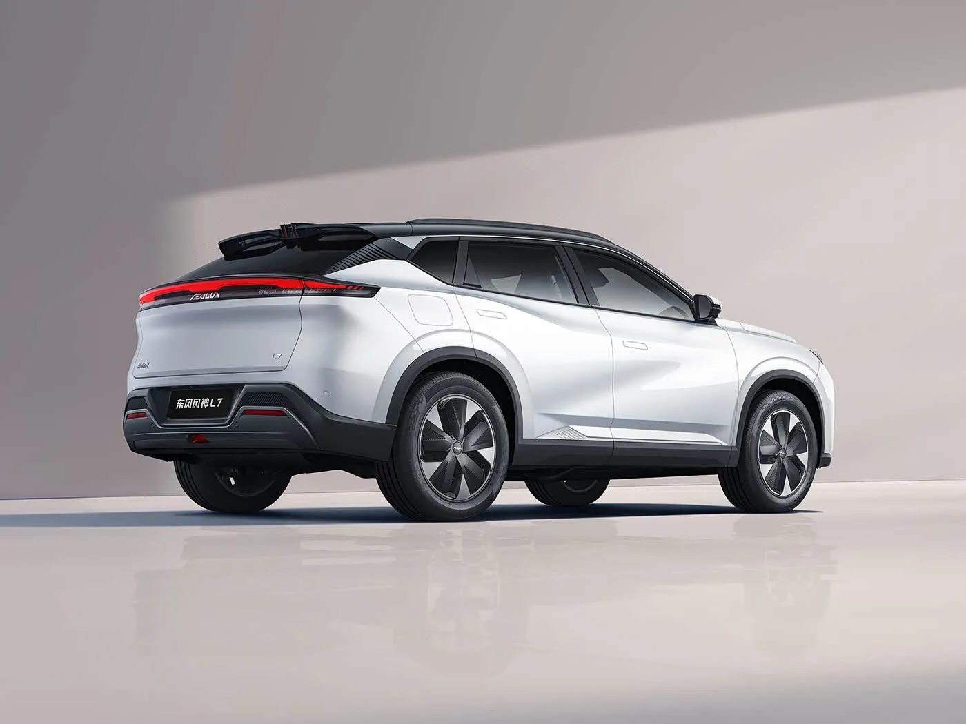 DONGFENG AEOLUS L7: EV / PHEV SUV 5 yerlik mükafat Touches Dəri oturacaqlar uzun məsafəli yeni enerji nəqliyyatı