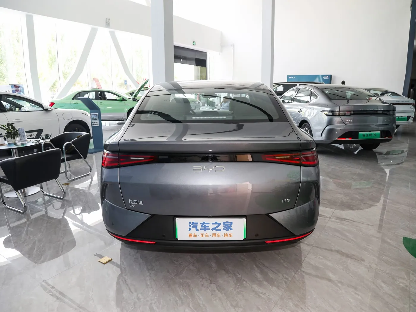 Yeni Model Byd E7 EV Avtomobil 150 km / h Top Speed 136HP 180nm Torque 5 Seater Elektrikli Nəqliyyat