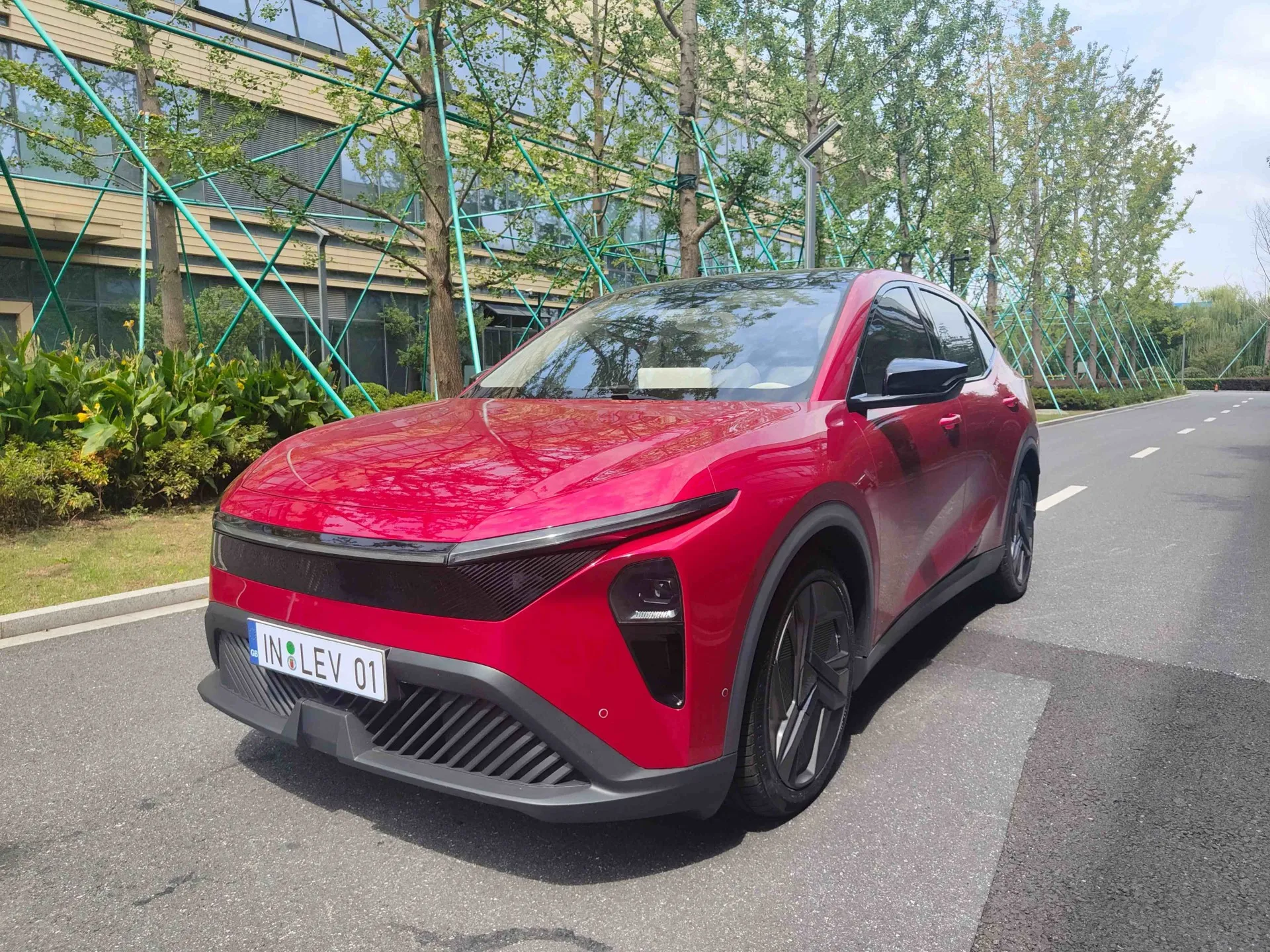 Lev01 sağ əl sürücüsü SUV Yeni Enerji Vasitəsi EV Uzun məsafəli Təkər bazası 5 oturacaqlar