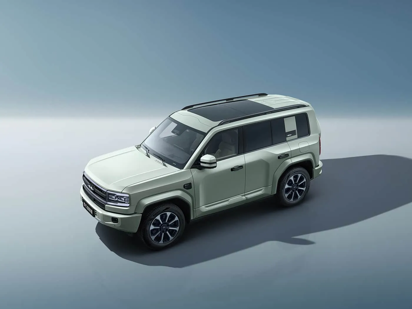 Premium BYD Leopard 5 Hybrid PHEV Off-Road SUV w/ 15.6" Screen 4x4 Drive 4WD 83L Fuel Tank