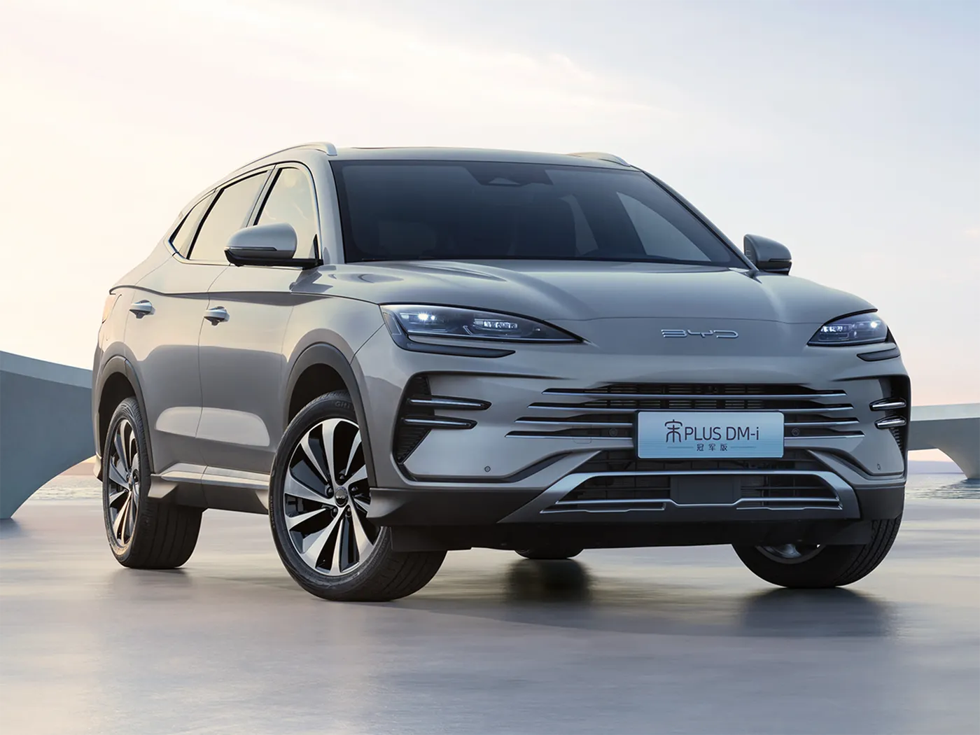 Byd song plus suv avtomatik awd arxa kamera dəri oturacaqları hibrid yanacaq sükan