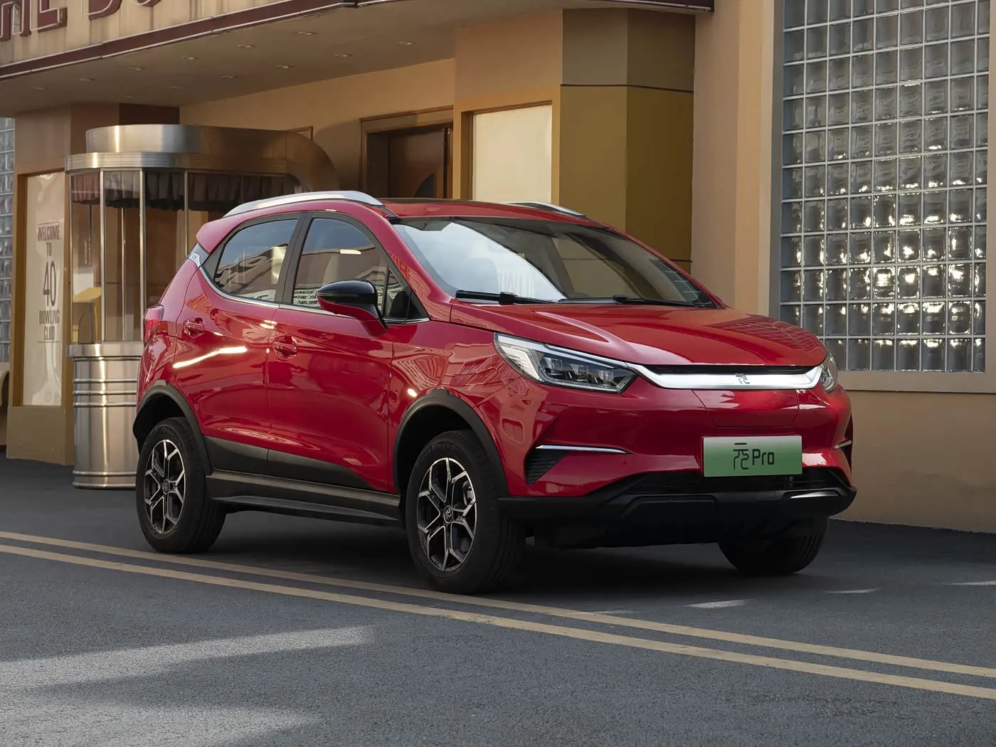 BYD Yuan Pro Luxury Electric SUV 320 km məsafədə şəhər sürücülük üçün yeni enerji nəqliyyatı üçün qabaqcıl xüsusiyyətlər