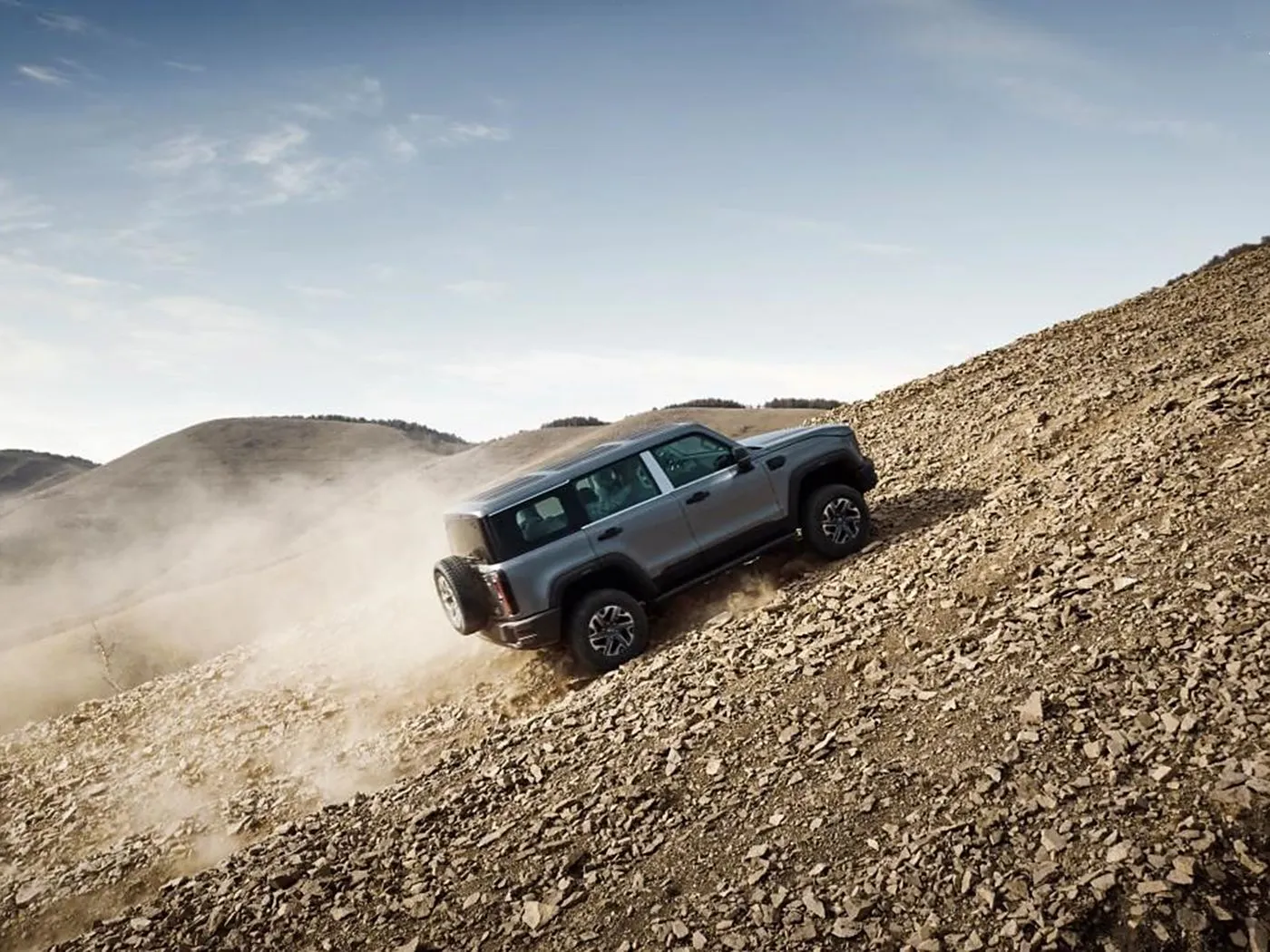 Pekin Off-Road BJ40 kompakt SUV 4WD, 85L tank və panoramik kamera uzun təkər bazası