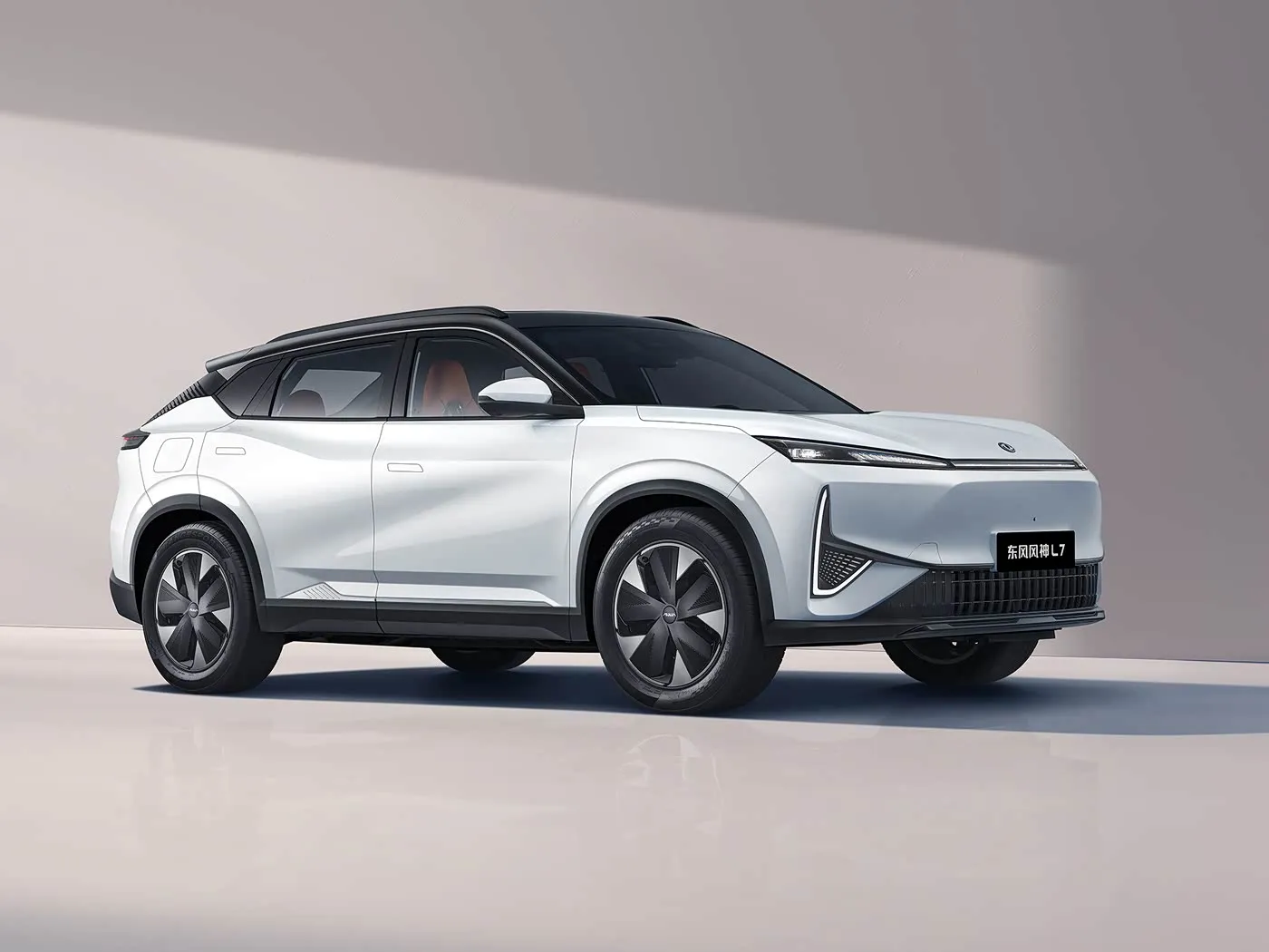 DONGFENG AEOLUS L7: EV / PHEV SUV 5 yerlik mükafat Touches Dəri oturacaqlar uzun məsafəli yeni enerji nəqliyyatı