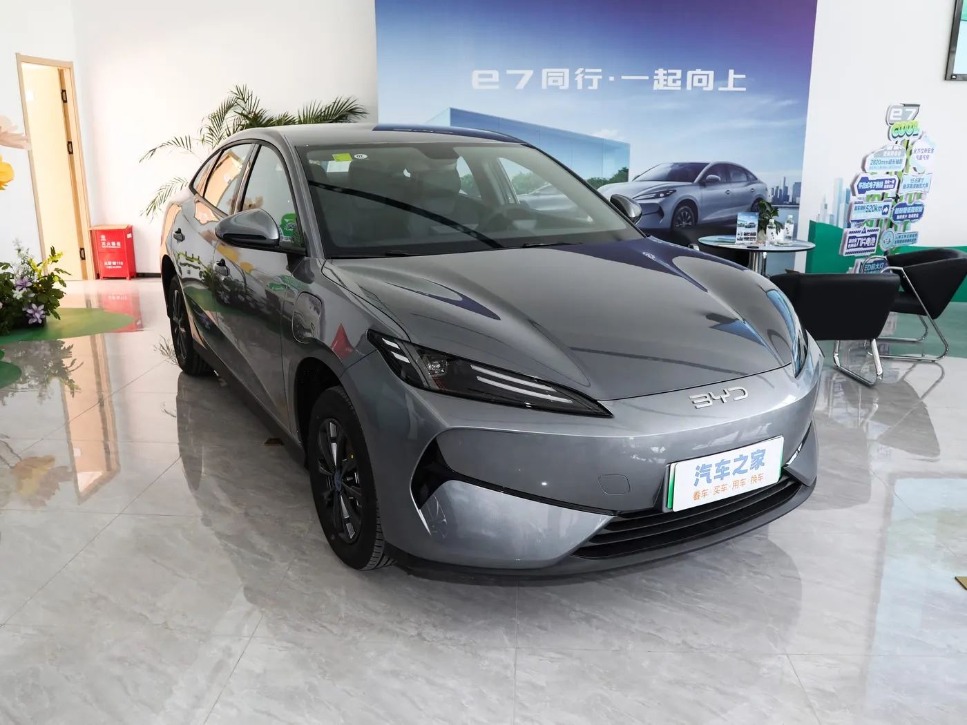 Yeni Model Byd E7 EV Avtomobil 150 km / h Top Speed 136HP 180nm Torque 5 Seater Elektrikli Nəqliyyat