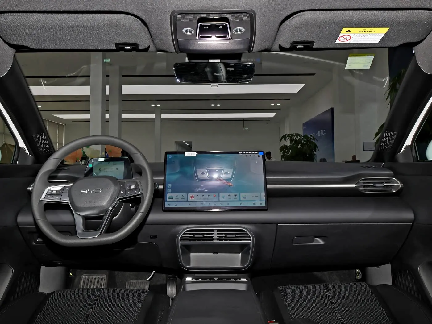 Yeni Model Byd E7 EV Avtomobil 150 km / h Top Speed 136HP 180nm Torque 5 Seater Elektrikli Nəqliyyat