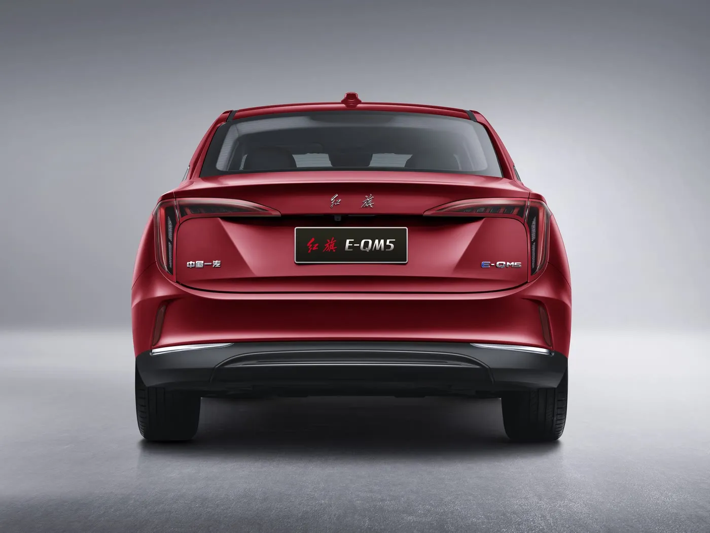 Hongqi e-qm5 Geniş ev sedan uzun təkərli təmiz elektrikli yeni enerji nəqliyyatı