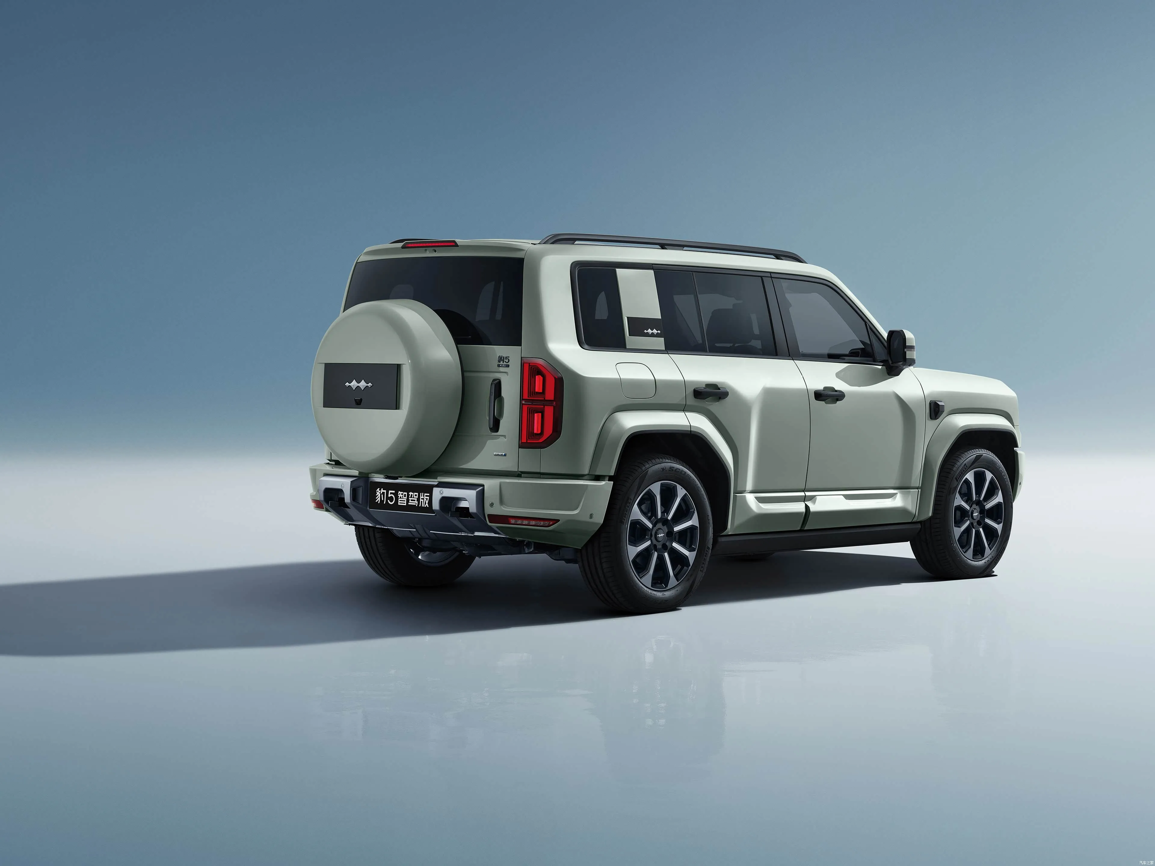 Premium Byd Leopard 5 Hybrid Phev Off-Road SUV W / 15.6 "Ekran 4x4 sürücüsü 4WD 83L yanacaq tankı