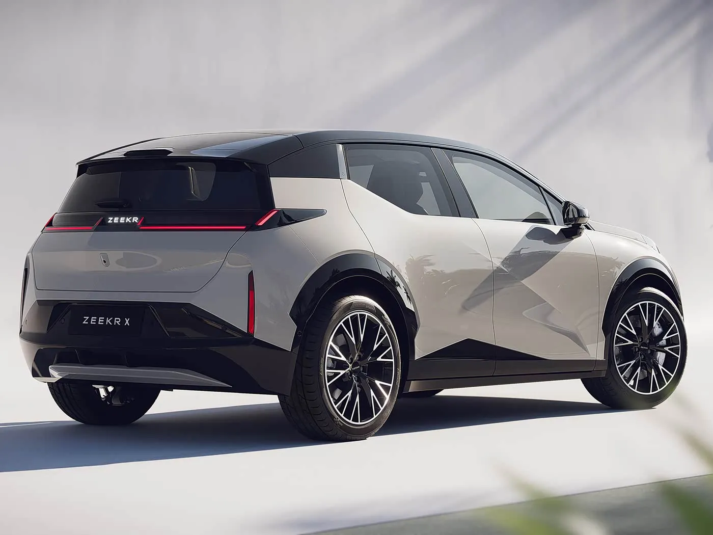 Pul üçün ən yaxşı SUV dəyəri Zeekr X Elektrikli Yeni Enerji Vasitəsi 190 km / saat Büdcə üzərində ən çox yönlü performans