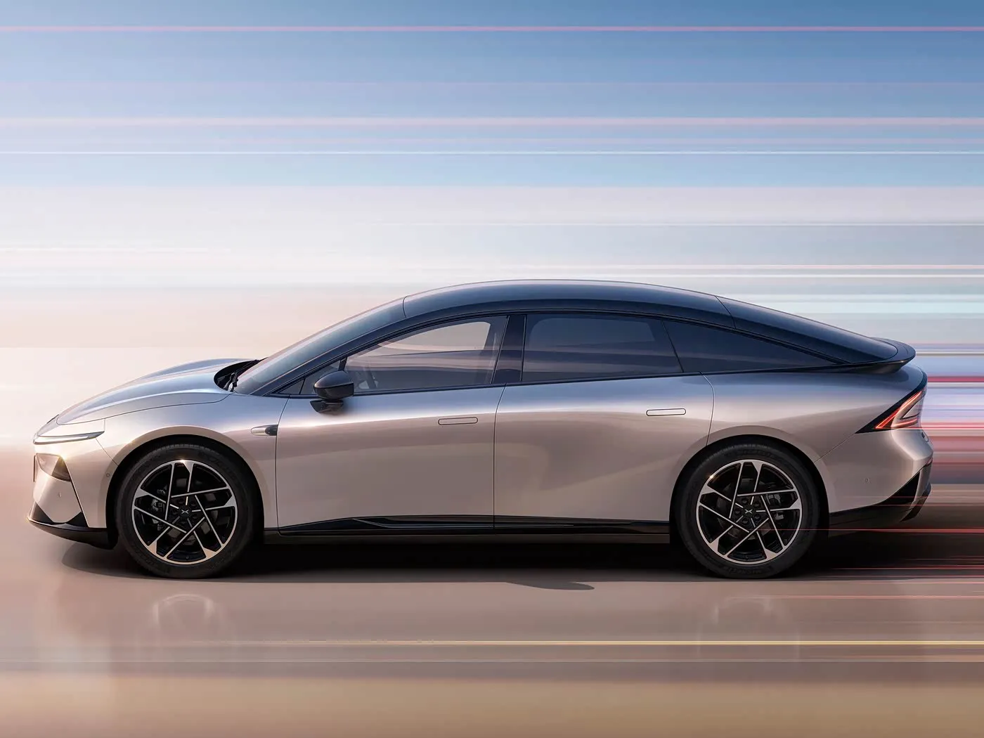 Məhdud Edition EV Xpeng P7 + 5 yerlik Saf Elektrikli Hatchback Yeni dizayn Sükan 685 km Max sürətli yeni enerji nəqliyyatı