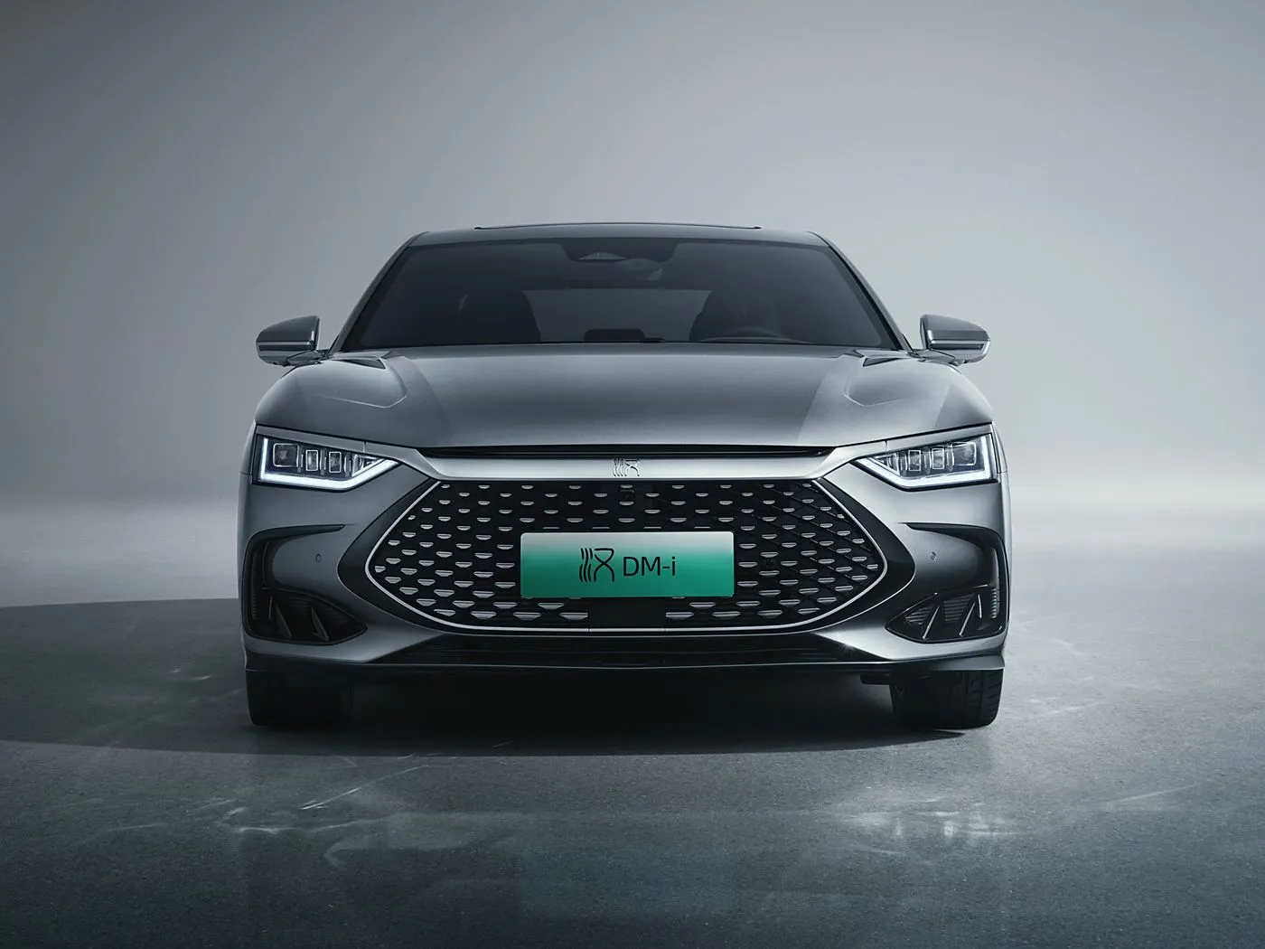BYD HAN EV / DM-i İkiqat motor gücü və qabaqcıl texnoloji yeni enerjisi ilə lüks sedanı elektrikləşdirir