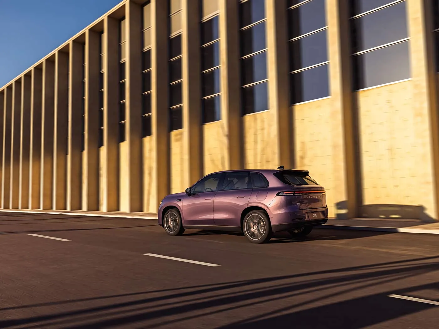 Çindən LEAPMOTOR C10 Hibrid Yüksək Sürətli 4WD Elektrikli SUV 170km Menzilli Yeni Enerji Avtomobili