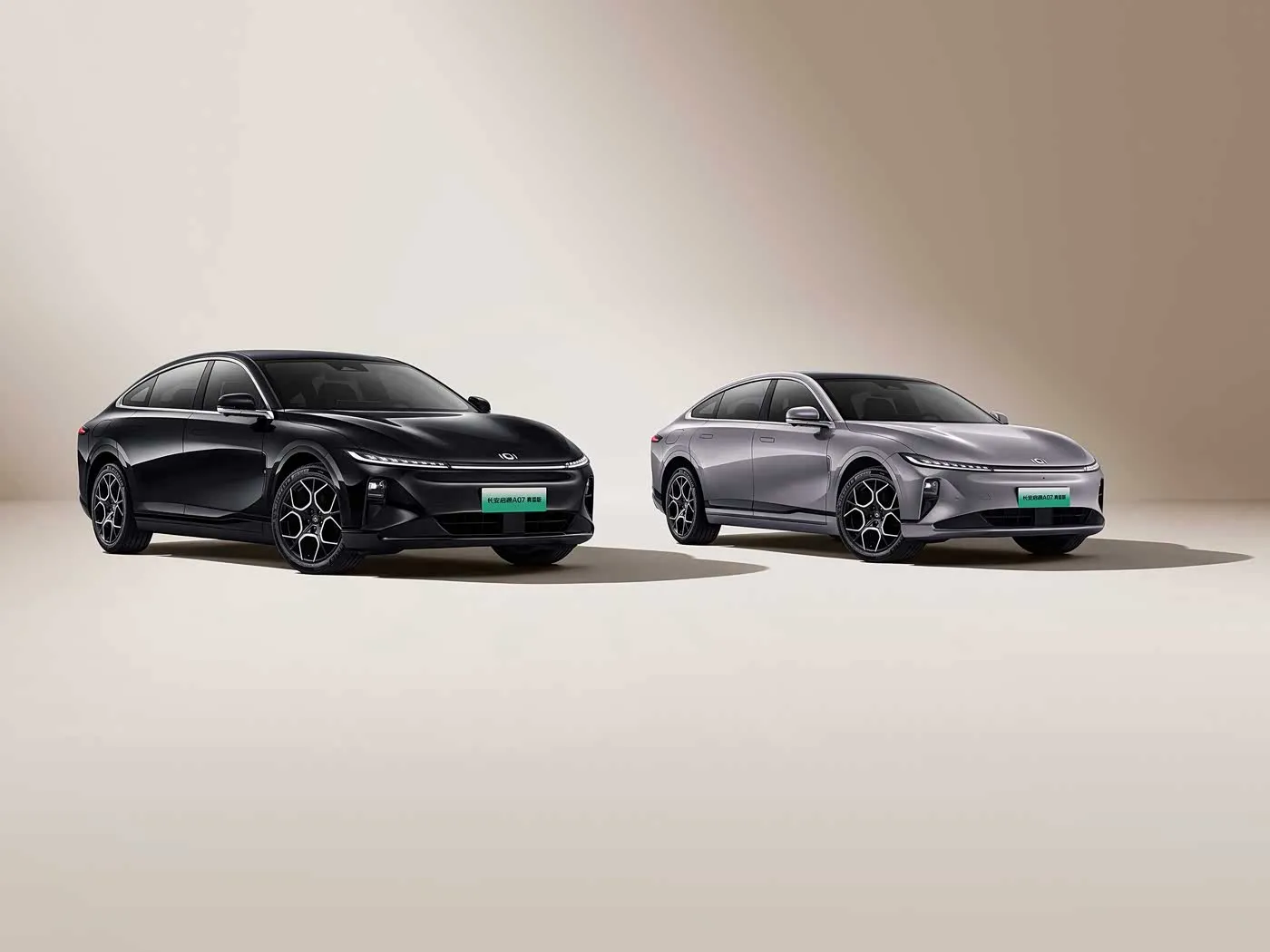 Changan Qiyuan A07 Hybrid EV SEDAN, Çindən 1200 km aralıda yeni enerji vasitəsi avtomatik sürət qutusu 5 oturacaq 175 km / saat sürət r19 şin ölçüsü