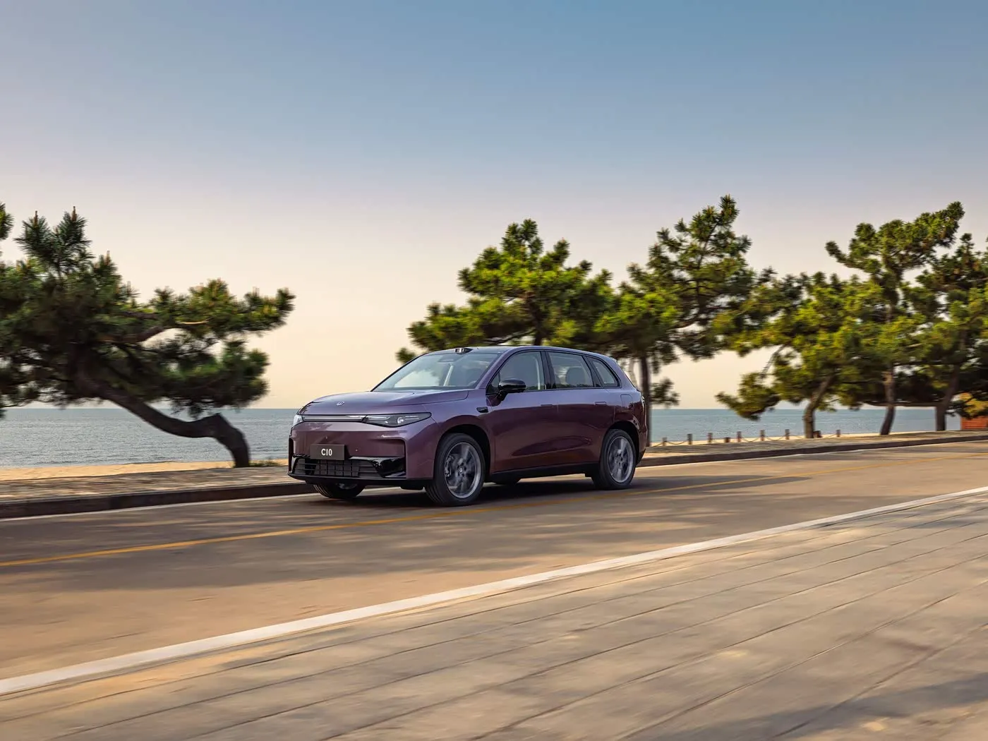 Çindən LEAPMOTOR C10 Hibrid Yüksək Sürətli 4WD Elektrikli SUV 170km Menzilli Yeni Enerji Avtomobili