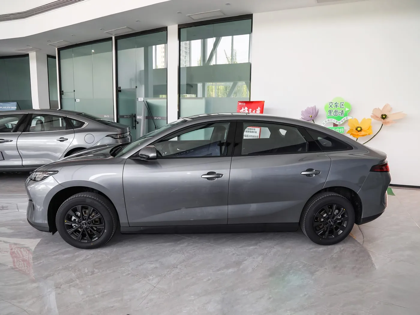 Yeni Model Byd E7 EV Avtomobil 150 km / h Top Speed 136HP 180nm Torque 5 Seater Elektrikli Nəqliyyat