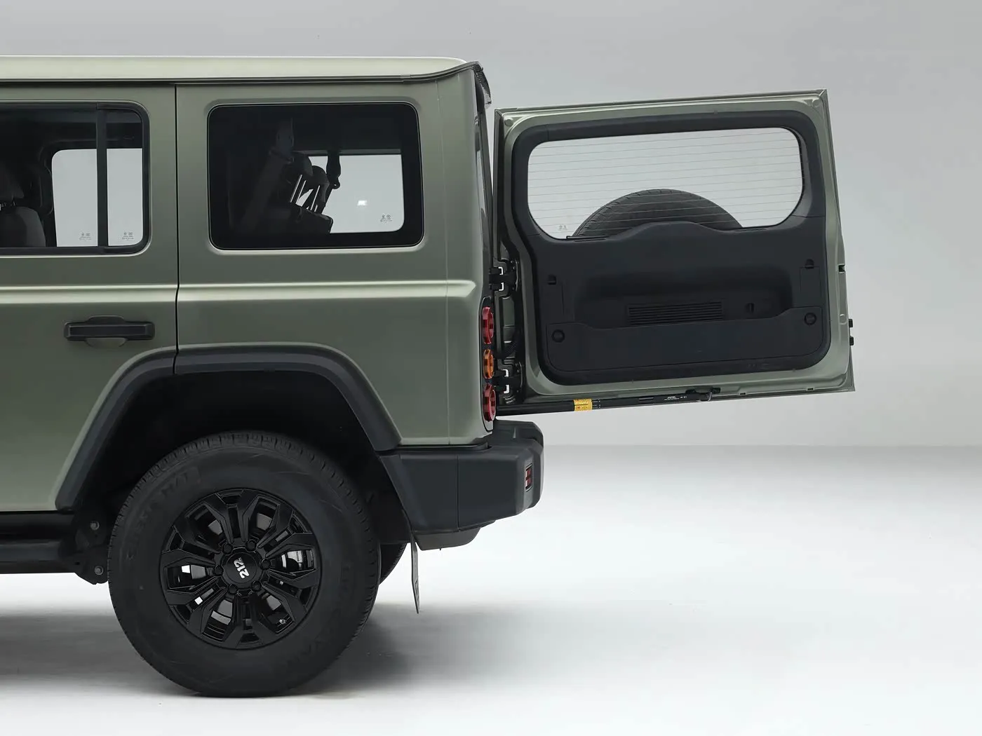 2025 BAIC 212 T01 möhkəm 4WD kompakt SUV Benzin / DIESEL 8AT və Dəri Daxili İşlənmiş Dəri Sükan Uzun Təkər bazası