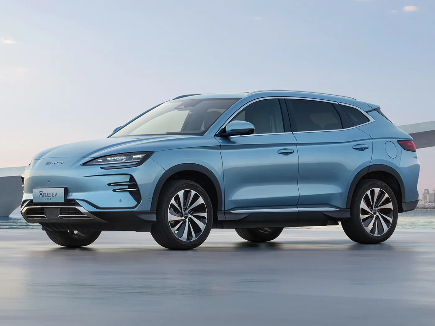 Byd song plus suv avtomatik awd arxa kamera dəri oturacaqları hibrid yanacaq sükan