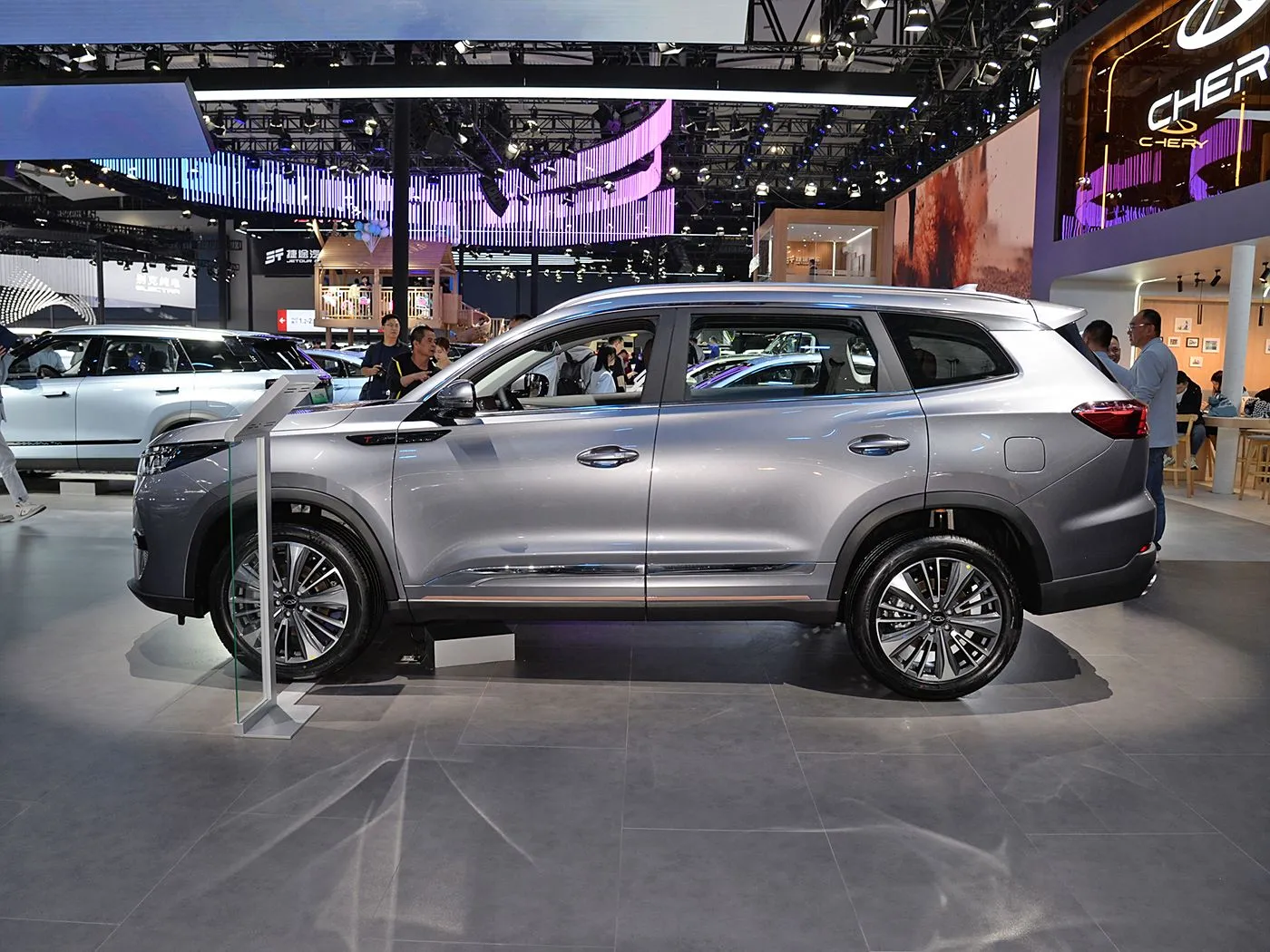 Chery Tiggo 8 Pro Luxury Ailə SUV Avtomatik GearBox Arxa Kamera R18 Sol Benzin Tünd Dəri Oturacaqları Euro Vi Emissiya AWD