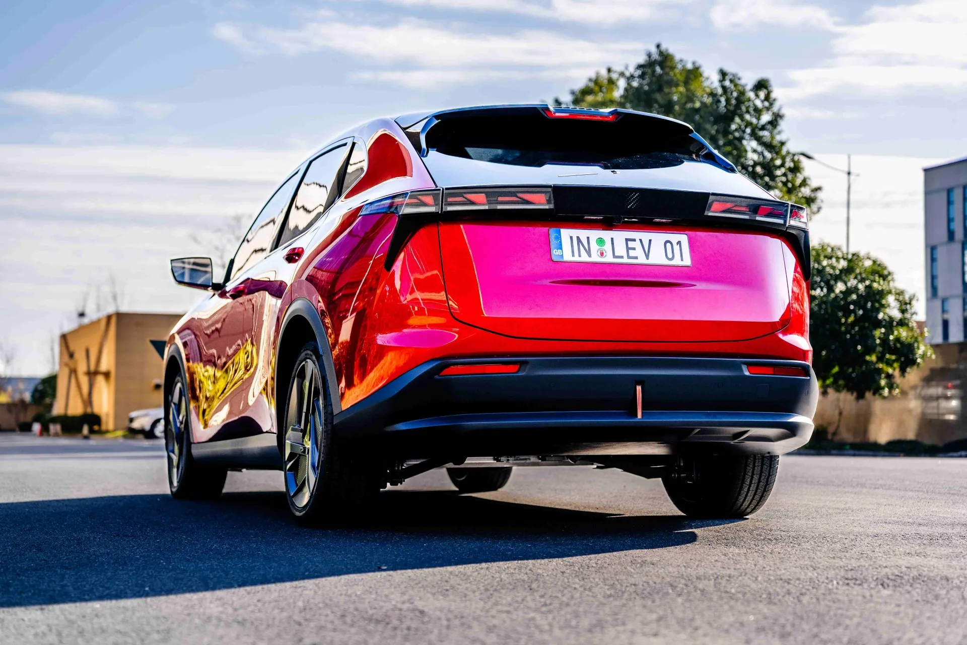 Lev01 sağ əl sürücüsü SUV Yeni Enerji Vasitəsi EV Uzun məsafəli Təkər bazası 5 oturacaqlar