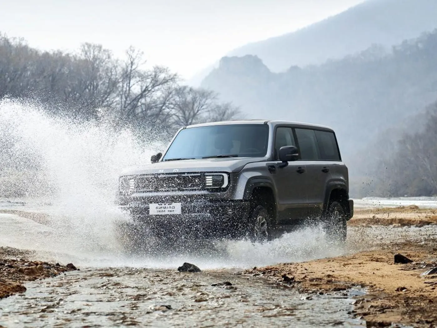 Pekin Off-Road BJ40 kompakt SUV 4WD, 85L tank və panoramik kamera uzun təkər bazası