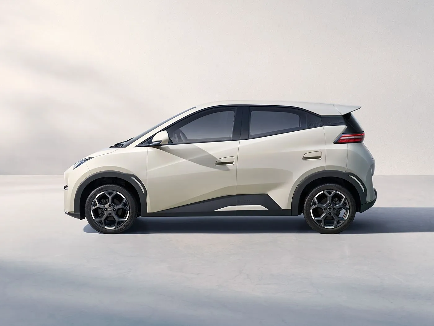 BYD Seagull EV Hetchback Mini Smart SUV Ön təkərli arxa kameralı Litiumla işləyən yeni enerji avtomobili İsti satış