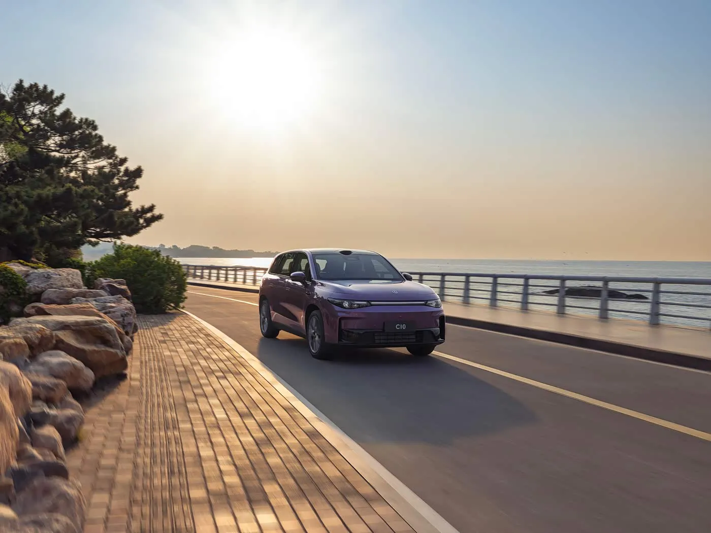 Çindən LEAPMOTOR C10 Hibrid Yüksək Sürətli 4WD Elektrikli SUV 170km Menzilli Yeni Enerji Avtomobili