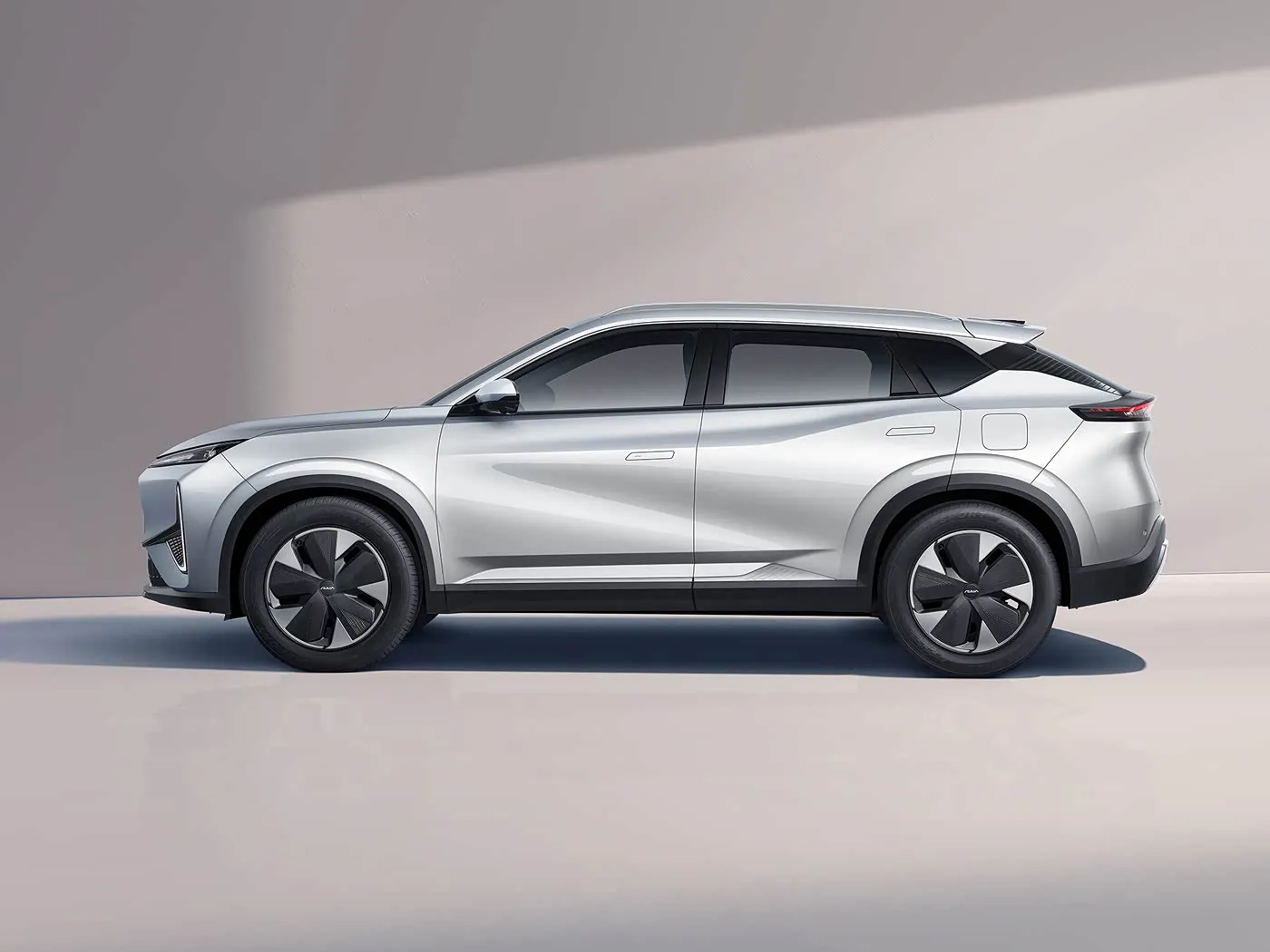 DONGFENG AEOLUS L7: EV / PHEV SUV 5 yerlik mükafat Touches Dəri oturacaqlar uzun məsafəli yeni enerji nəqliyyatı