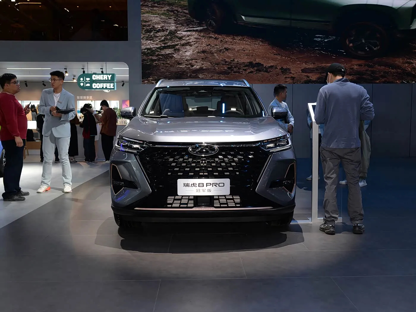 Chery Tiggo 8 Pro Luxury Ailə SUV Avtomatik GearBox Arxa Kamera R18 Sol Benzin Tünd Dəri Oturacaqları Euro Vi Emissiya AWD
