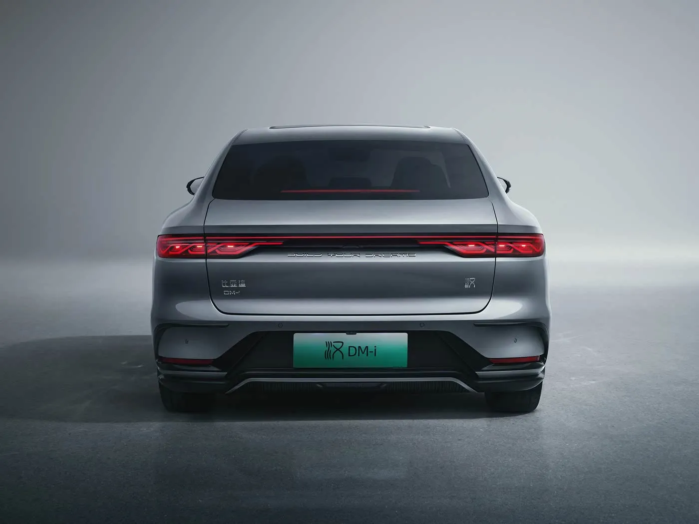 BYD HAN EV / DM-i İkiqat motor gücü və qabaqcıl texnoloji yeni enerjisi ilə lüks sedanı elektrikləşdirir
