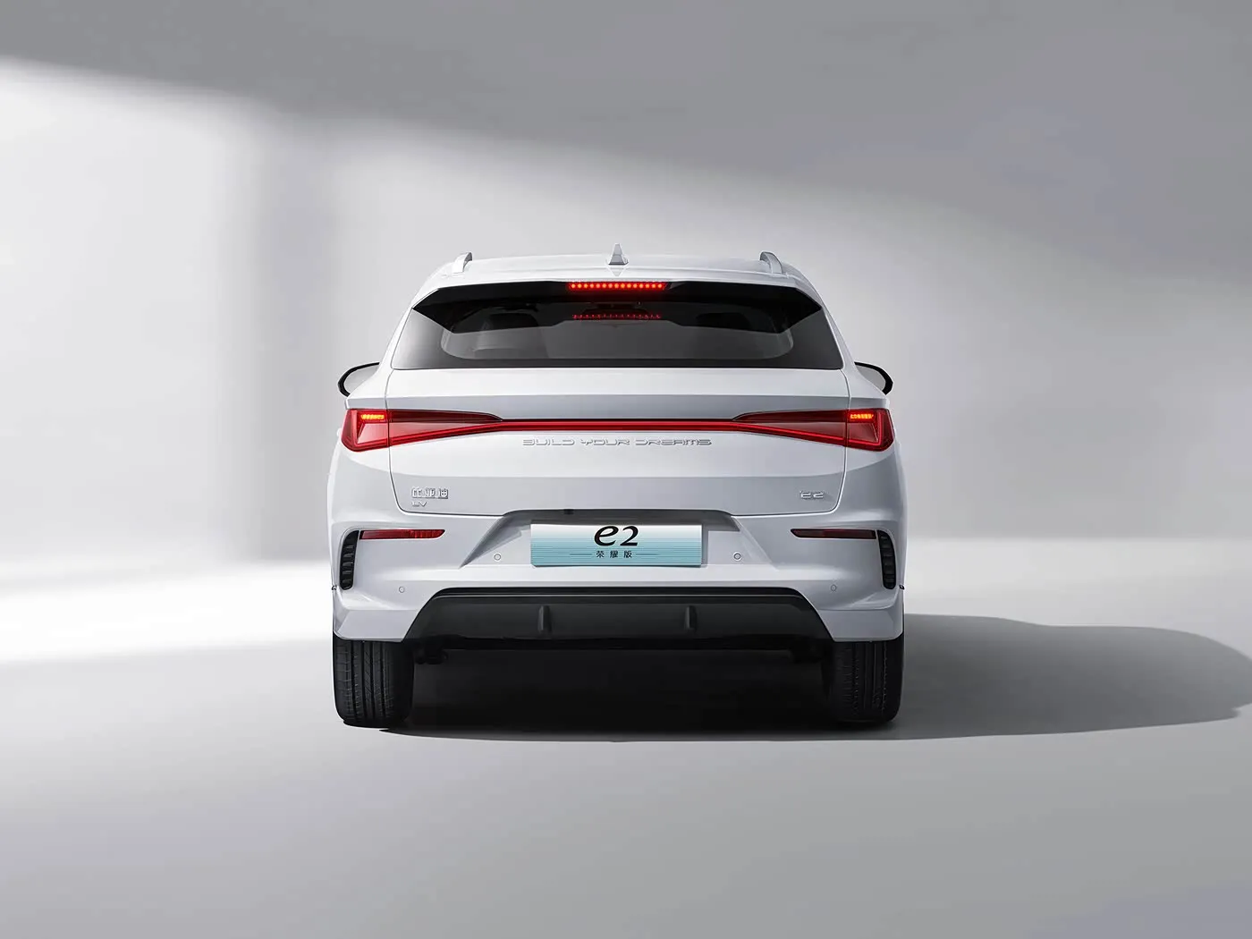 BYD E2 Lüks Elektrikli EV Sedan SUV Hetçbek Litium Akkumulyatorlu Sol Sükan Avtomobili Çinin Yeni Enerji Vasitəsi