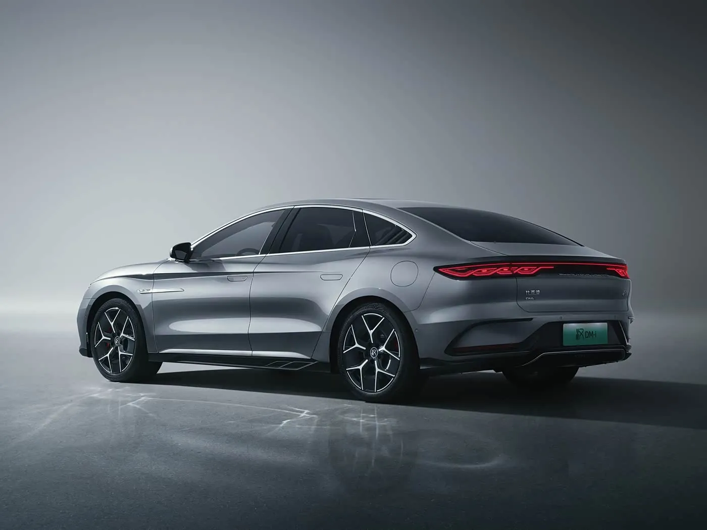 BYD HAN EV / DM-i İkiqat motor gücü və qabaqcıl texnoloji yeni enerjisi ilə lüks sedanı elektrikləşdirir