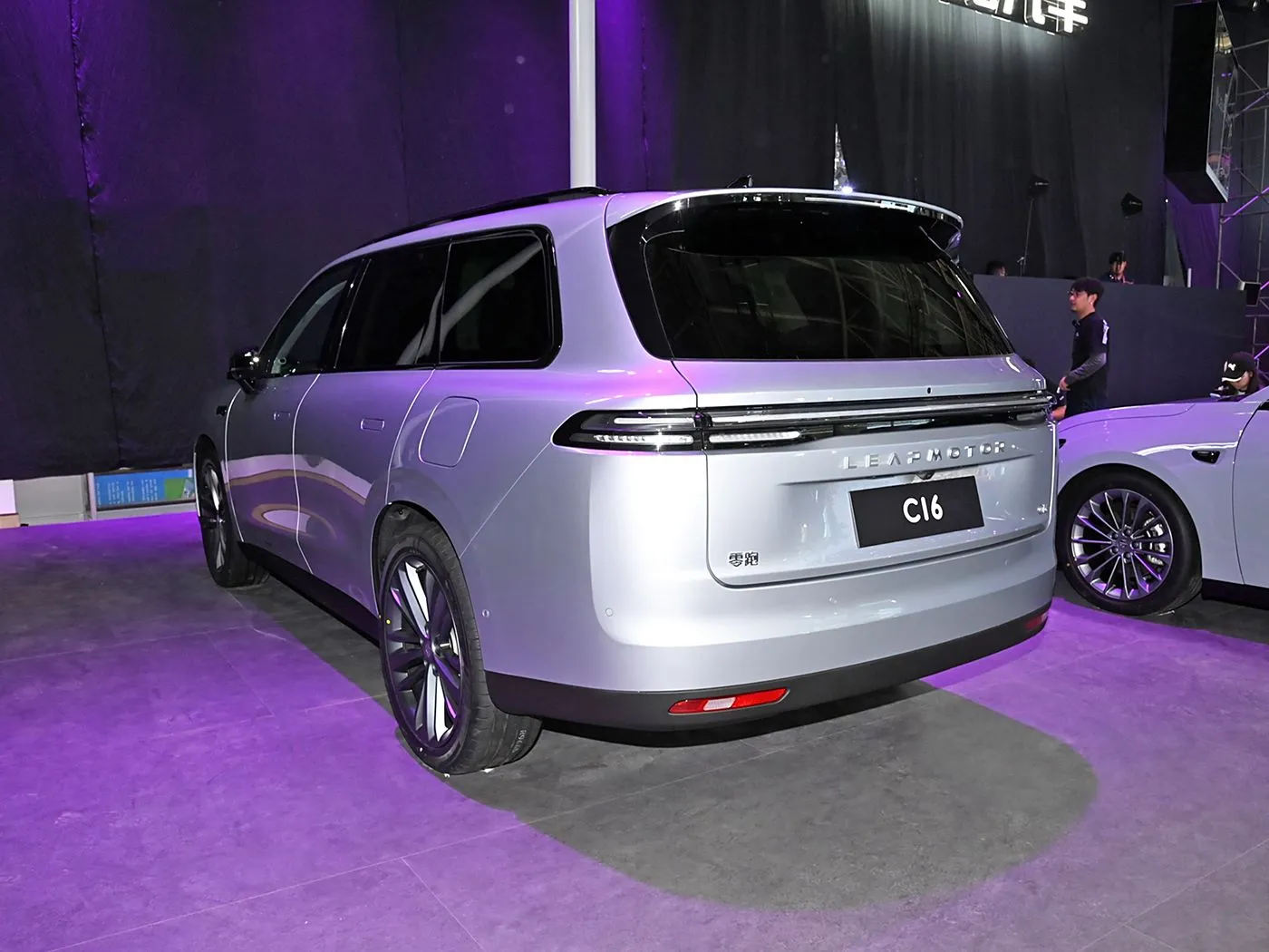 LeapMotor C16 5 qapılı Ev SUV 4WD Sürücü rejimi Sükan Elektrik və Hibrid Yanacaq Yeni Enerji Avtomobil