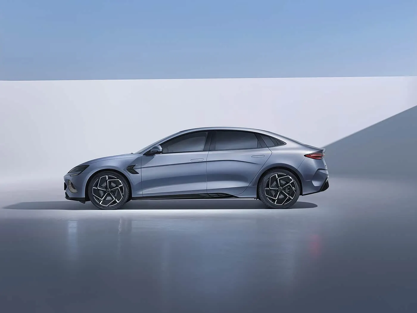 BYD Seal Smart Edition Elektrikli Sedan 600 AWD Hibrid Qabaqcıl Sürmə Texnologiyası Premium Uzun Menzilli Yeni Enerji Vasitəsi
