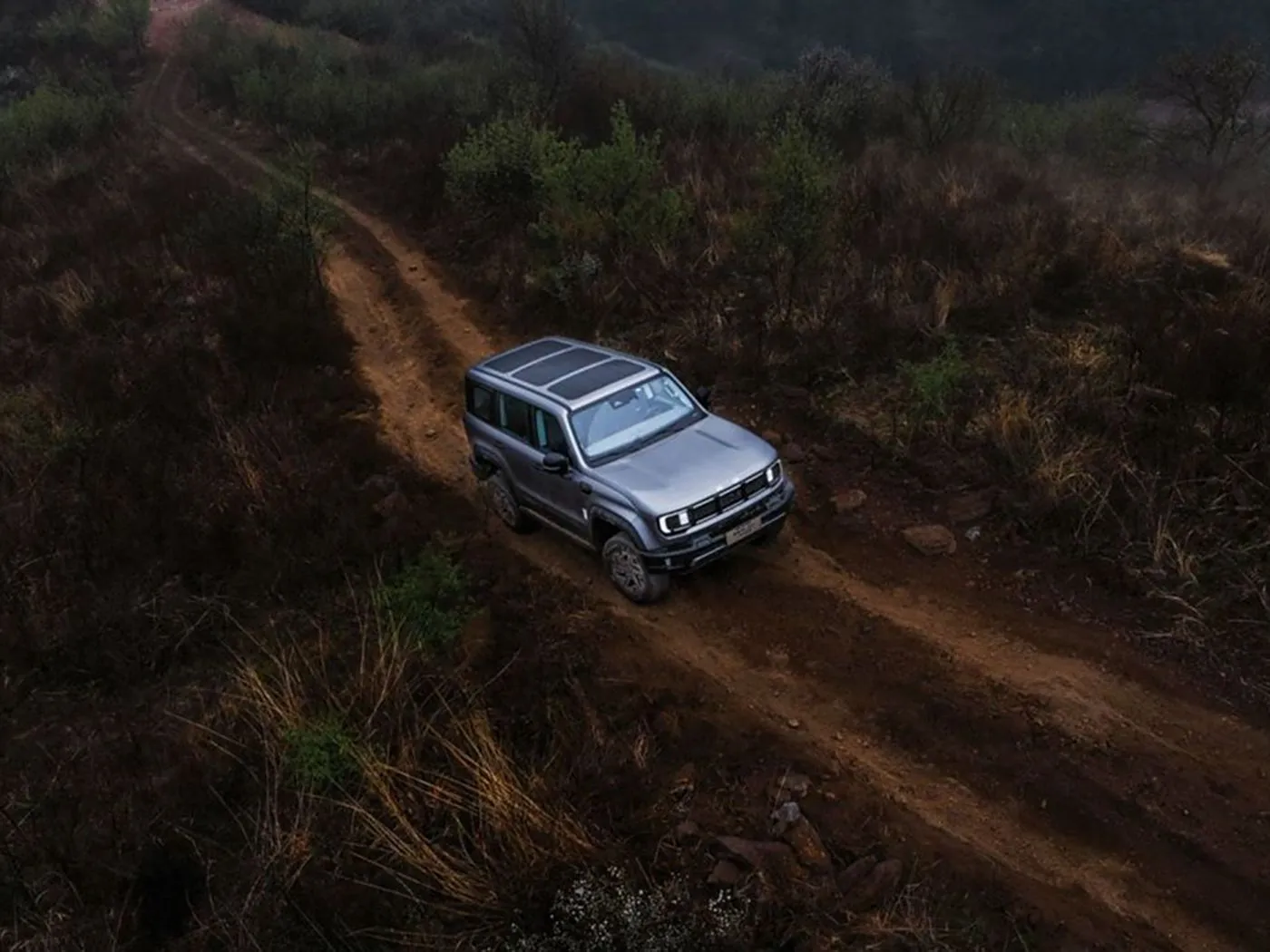 Pekin Off-Road BJ40 kompakt SUV 4WD, 85L tank və panoramik kamera uzun təkər bazası